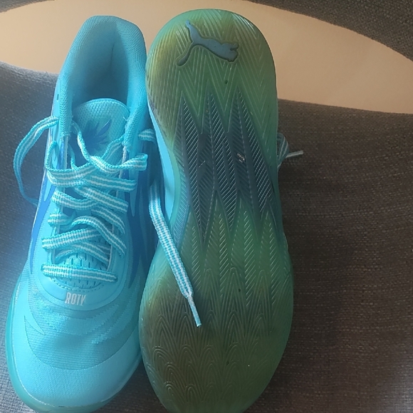 Puma Turquoise Sneakers - Picture 2 of 4